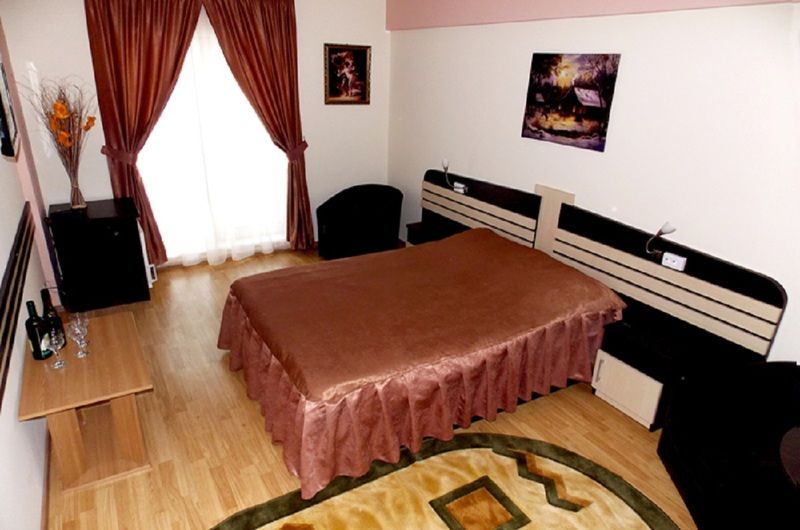 Hotel Zimbru Iasi Exterior foto