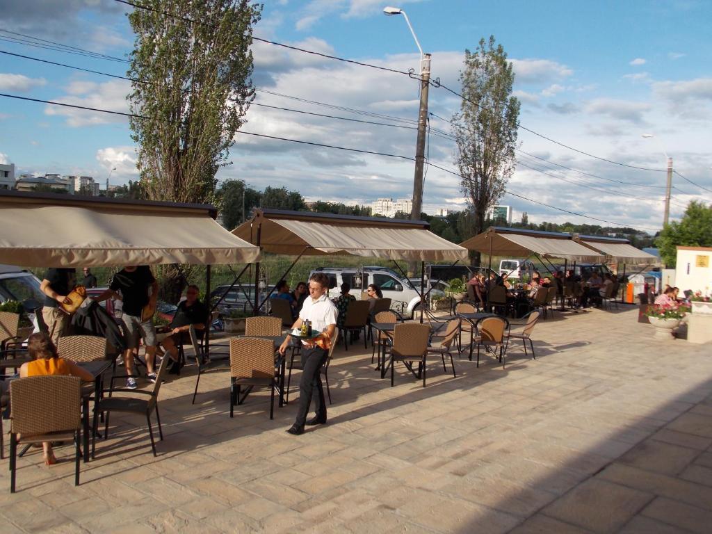 Hotel Zimbru Iasi Exterior foto